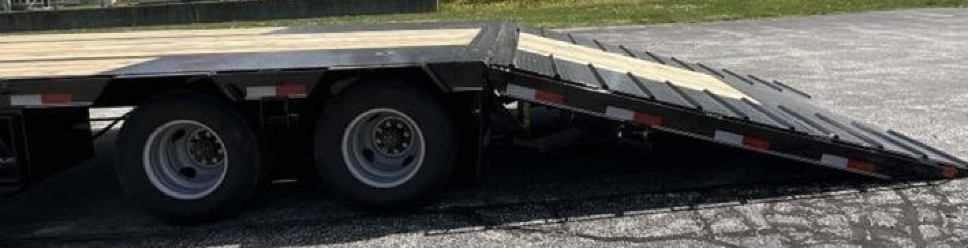 New 2026 Delco Trailers 32FT Delco FH-25.9K Low Pro Dual Tandem Hydraulic Dovetail Flatbed Trailer
