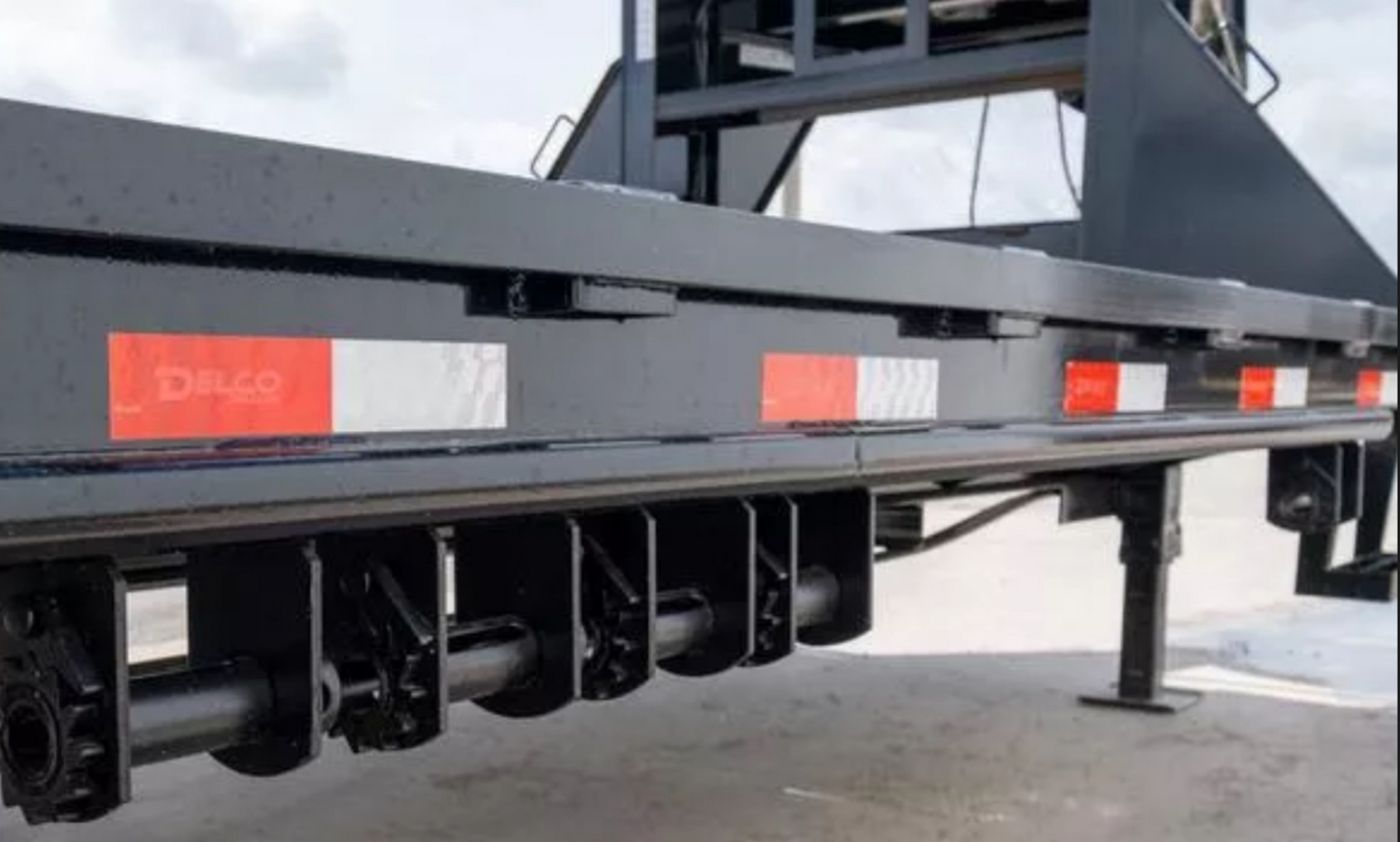 New 2026 Delco Trailers 32FT Delco FH-25.9K Low Pro Dual Tandem Hydraulic Dovetail Flatbed Trailer