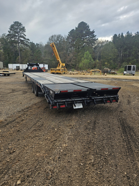 Used 2025 Top Hat 102"X40' Gooseneck, 2 Jumbo Ramps Flatbed Trailer