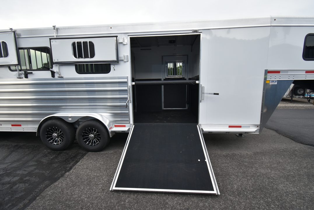 New 2027 Merhow Trailers 2+1 Horse Trailer
