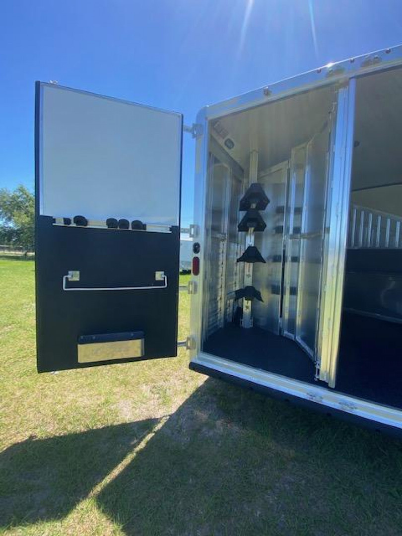New 2025 Exiss Trailers 2025 Exiss Endeavor 8310 LQ IN STOCK Horse Trailer