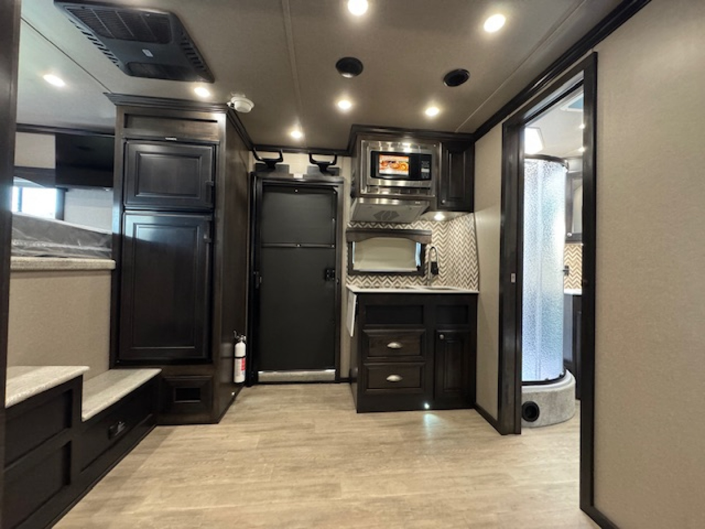 New 2025 Exiss Trailers 2025 Exiss Endeavor 8310 LQ IN STOCK Horse Trailer