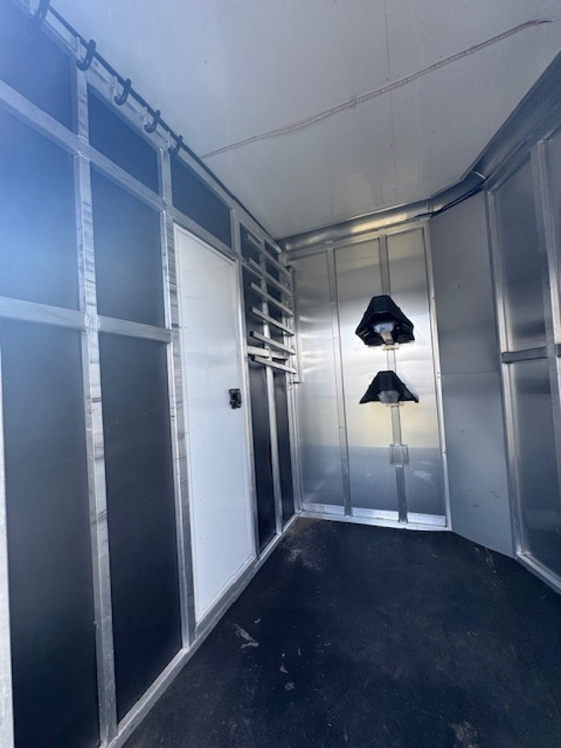 Used 2022 Shadow 2022 Shadow 2H Pro Series Straight Load Horse Trailer Horse Trailer