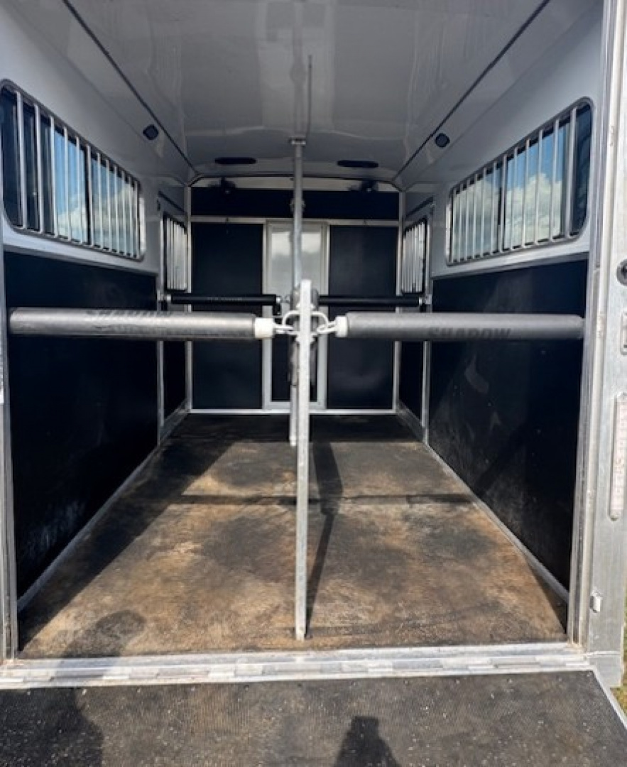 Used 2022 Shadow 2022 Shadow 2H Pro Series Straight Load Horse Trailer Horse Trailer