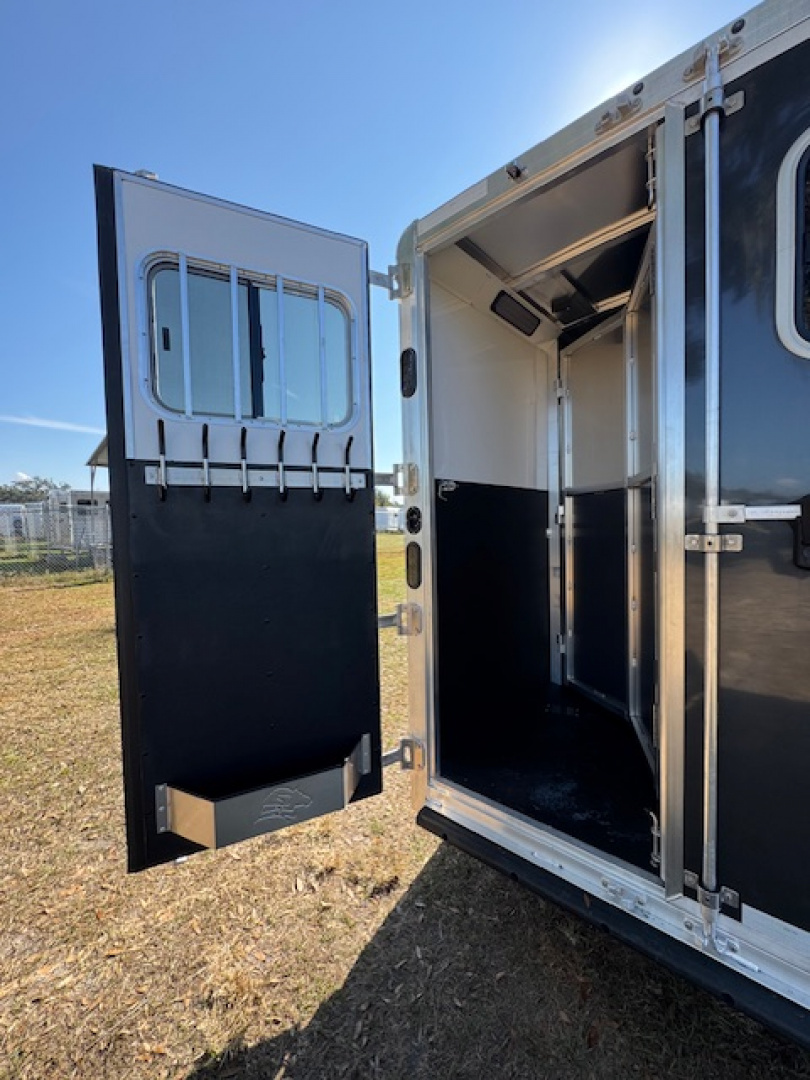 New 2026 Soonerr Lariat 3H Horse Trailer