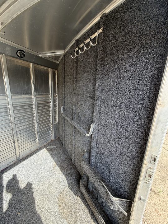 Used 1999 4-Star Trailers 2 HORSE GN