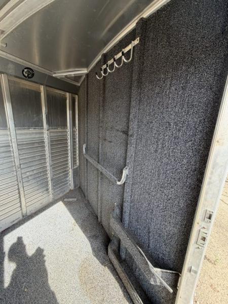 Used 1999 4-Star Trailers 2 HORSE GN