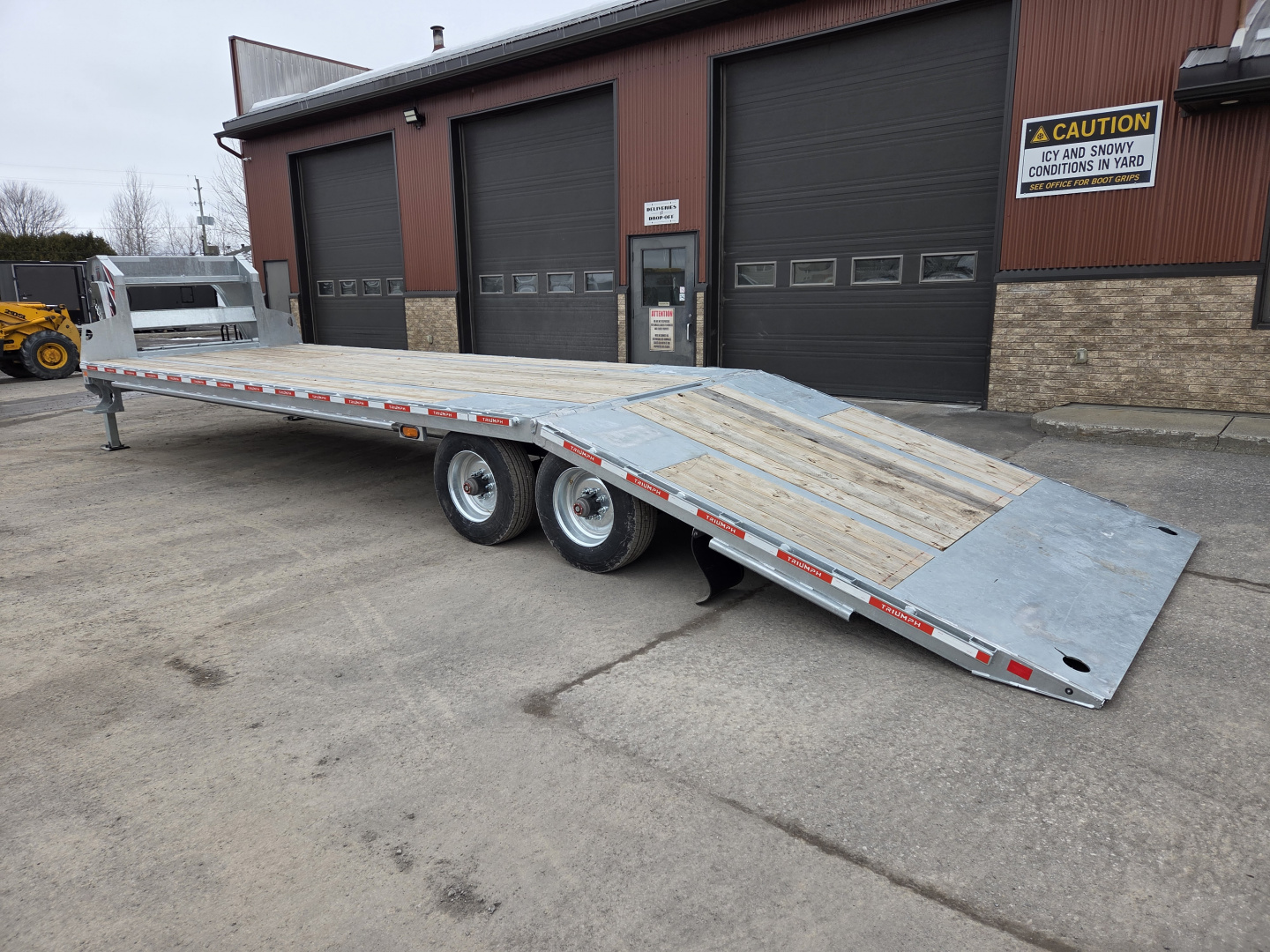 New 2026 Triumph Trailers 14 Ton 32' Dovetail Tilt Trailer