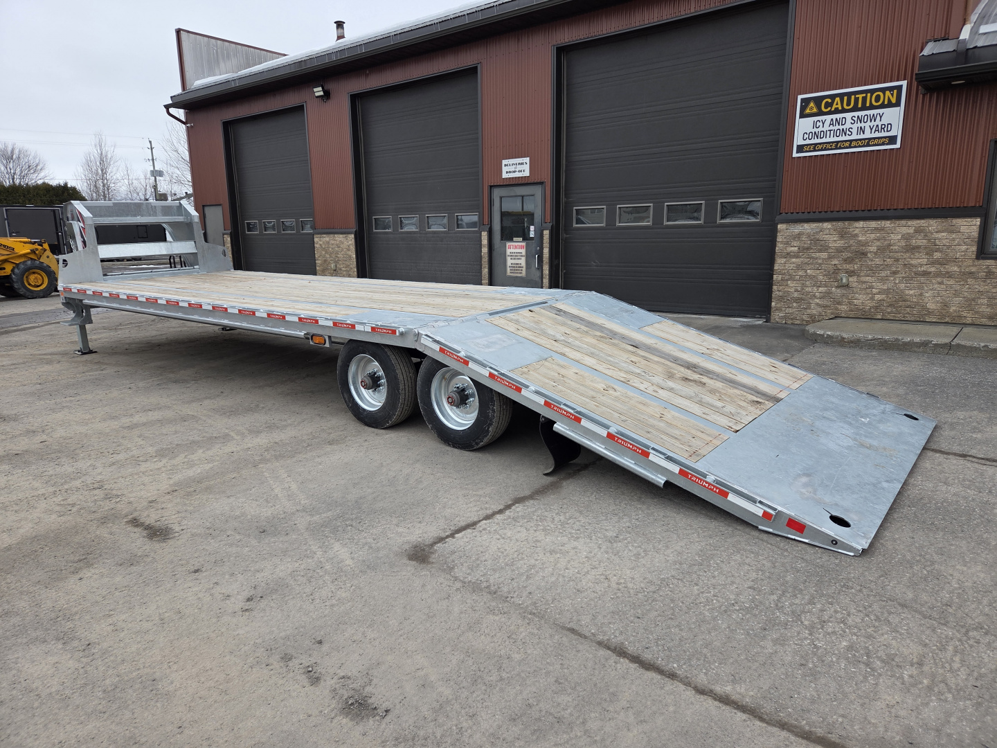 New 2026 Triumph Trailers 14 Ton 32' Dovetail Tilt Trailer