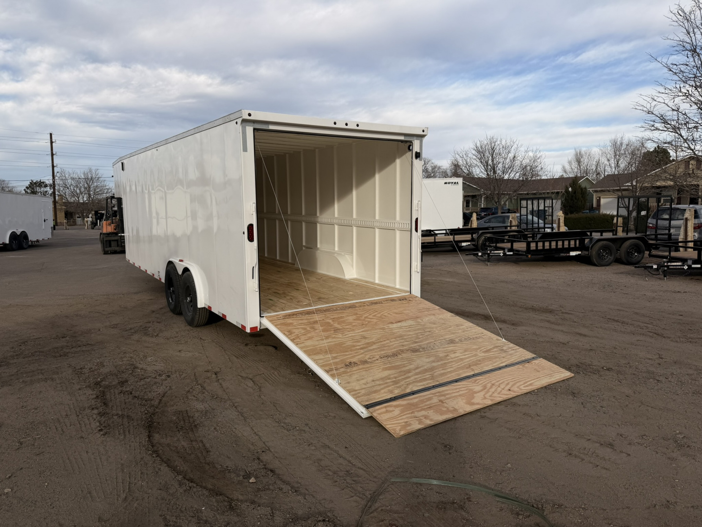 New 2026 X-On 8-24 Gooseneck Enclosed Contractor Trailer (DESC)
