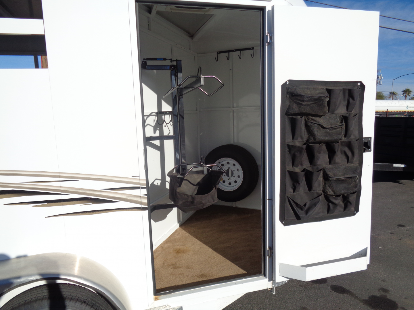 Used 2017 Trails West * ADVENTURE II 2H * 2 Horse Slant Load Horse Trailer