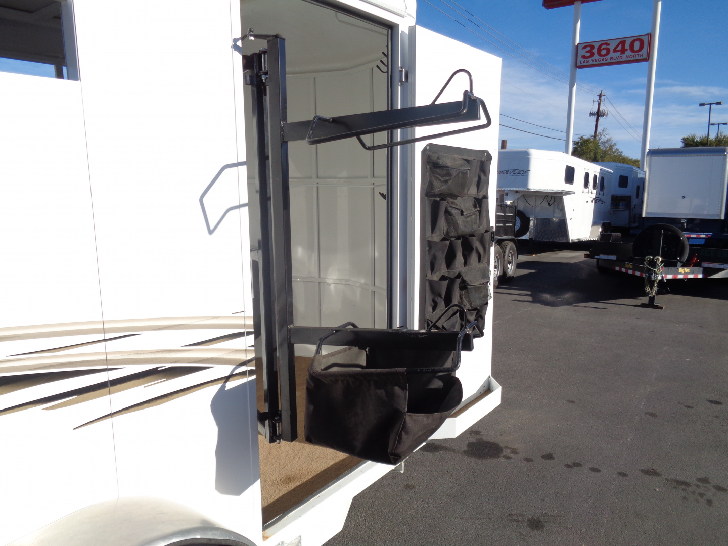 Used 2017 Trails West * ADVENTURE II 2H * 2 Horse Slant Load Horse Trailer