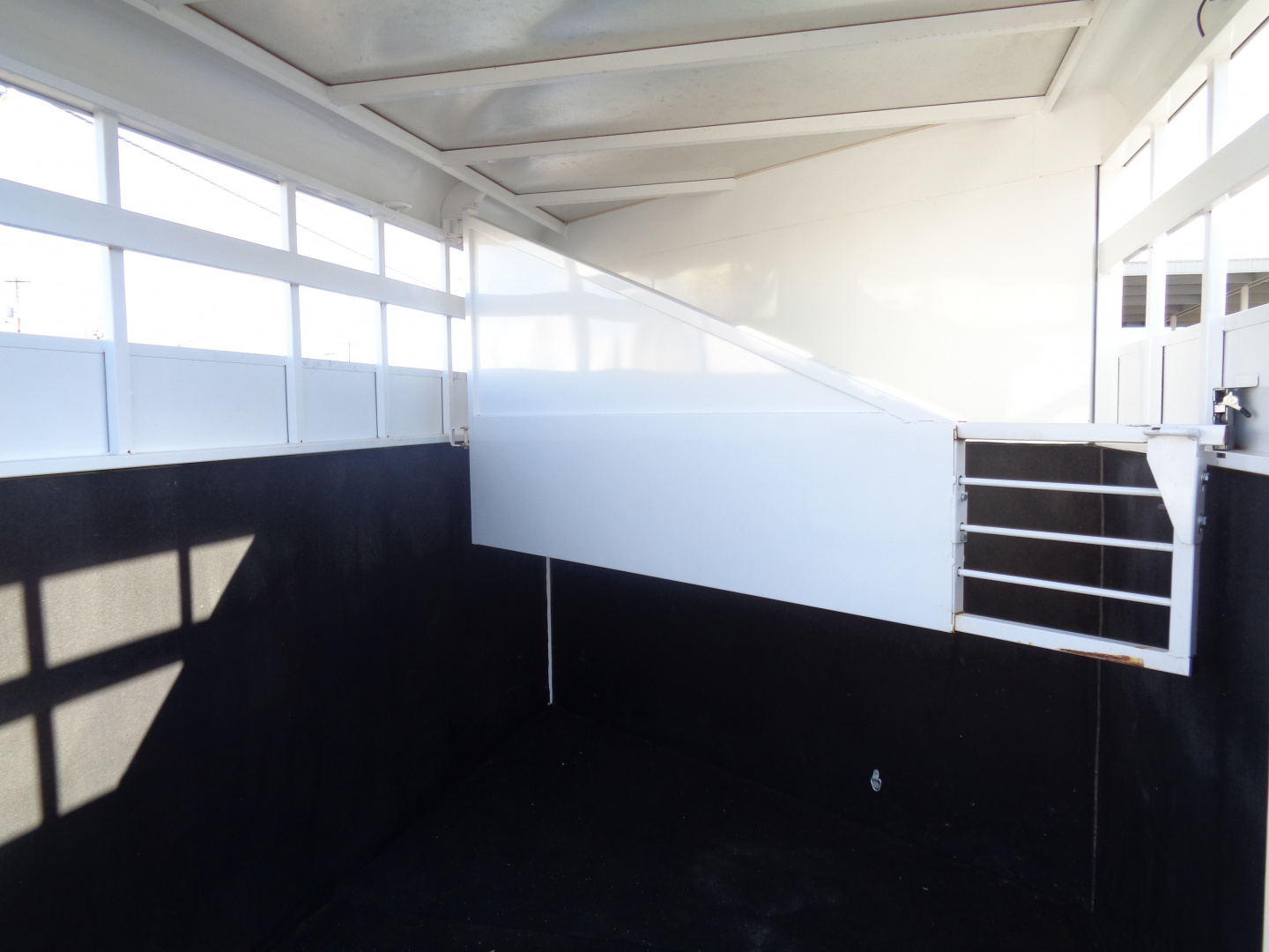 Used 2017 Trails West * ADVENTURE II 2H * 2 Horse Slant Load Horse Trailer