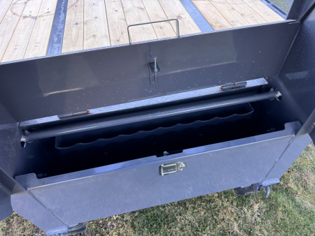 New 2026 Down 2 Earth Trailers DTEGN22-35DT Deckover Trailer Gooseneck