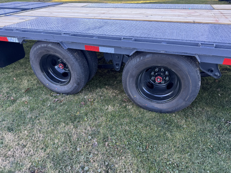 New 2026 Down 2 Earth Trailers DTEGN22-35DT Deckover Trailer Gooseneck
