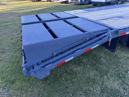 New 2026 Down 2 Earth Trailers DTEGN22-35DT Deckover Trailer Gooseneck