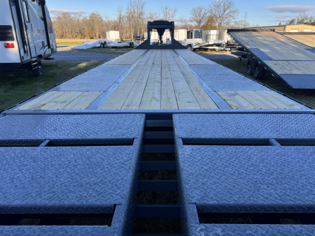 New 2026 Down 2 Earth Trailers DTEGN22-35DT Deckover Trailer Gooseneck