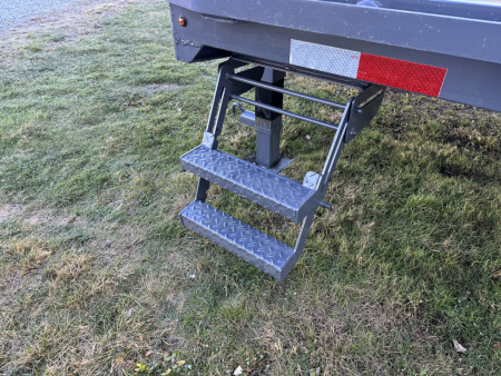 New 2026 Down 2 Earth Trailers DTEGN22-35DT Deckover Trailer Gooseneck