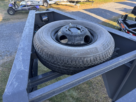 New 2026 Down 2 Earth Trailers DTEGN22-35DT Deckover Trailer Gooseneck