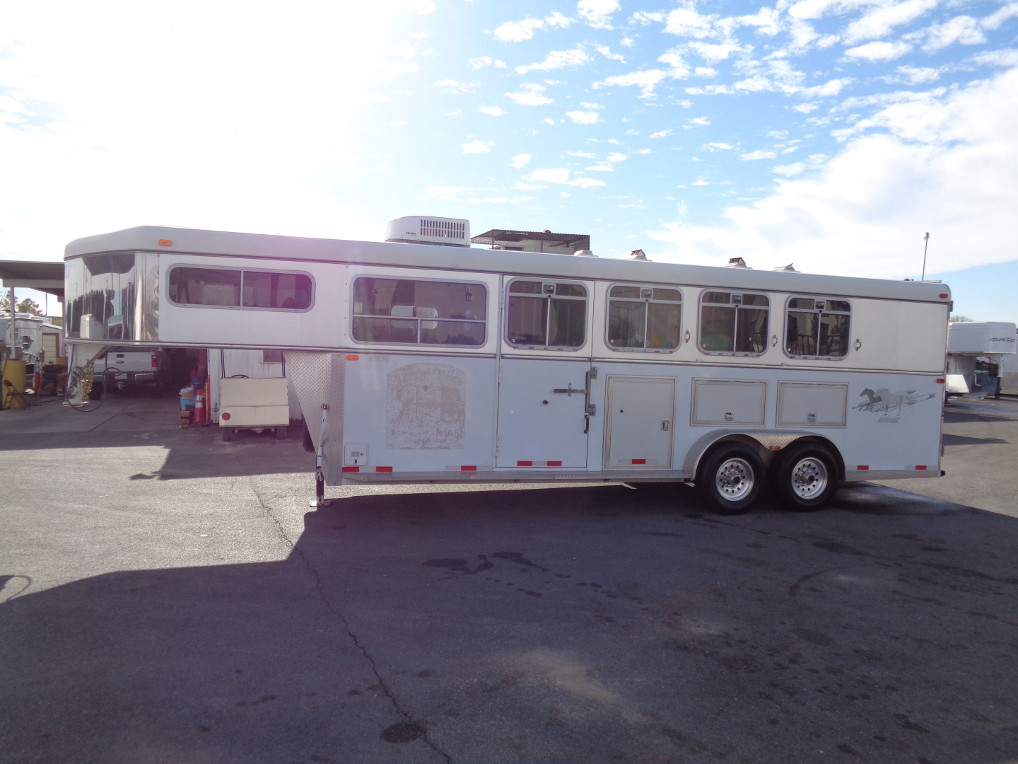 Used 2002 Circle J * Mirage 4H GN * 4 Horse Gooseneck Horse Trailer