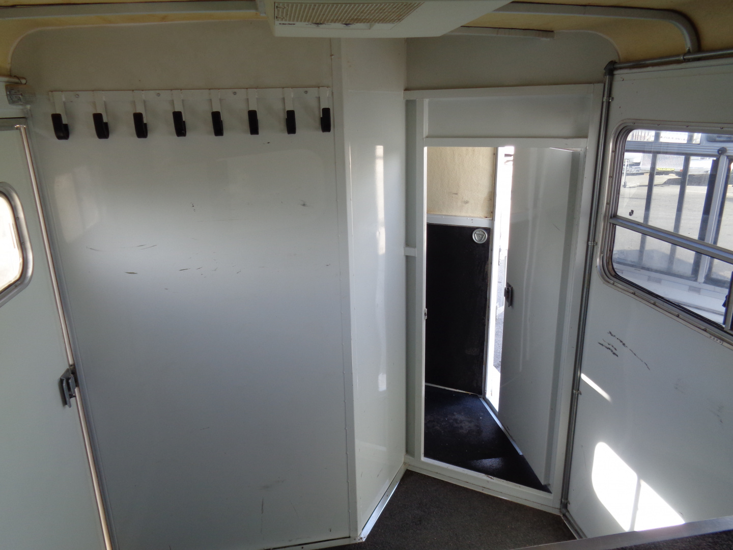 Used 2002 Circle J * Mirage 4H GN * 4 Horse Gooseneck Horse Trailer