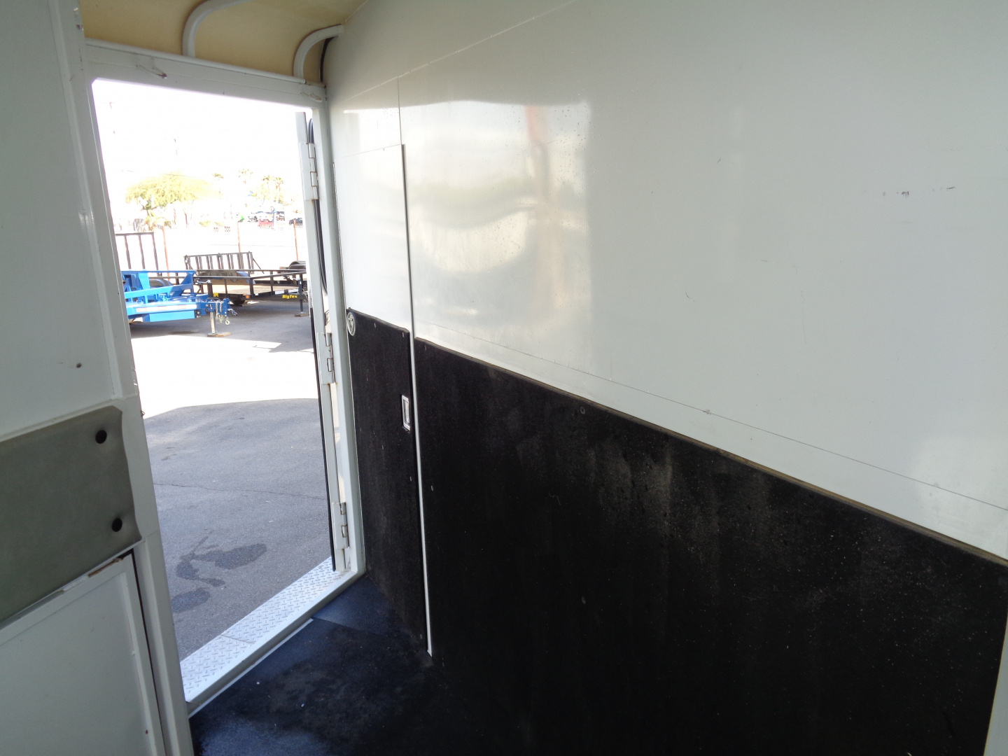 Used 2002 Circle J * Mirage 4H GN * 4 Horse Gooseneck Horse Trailer