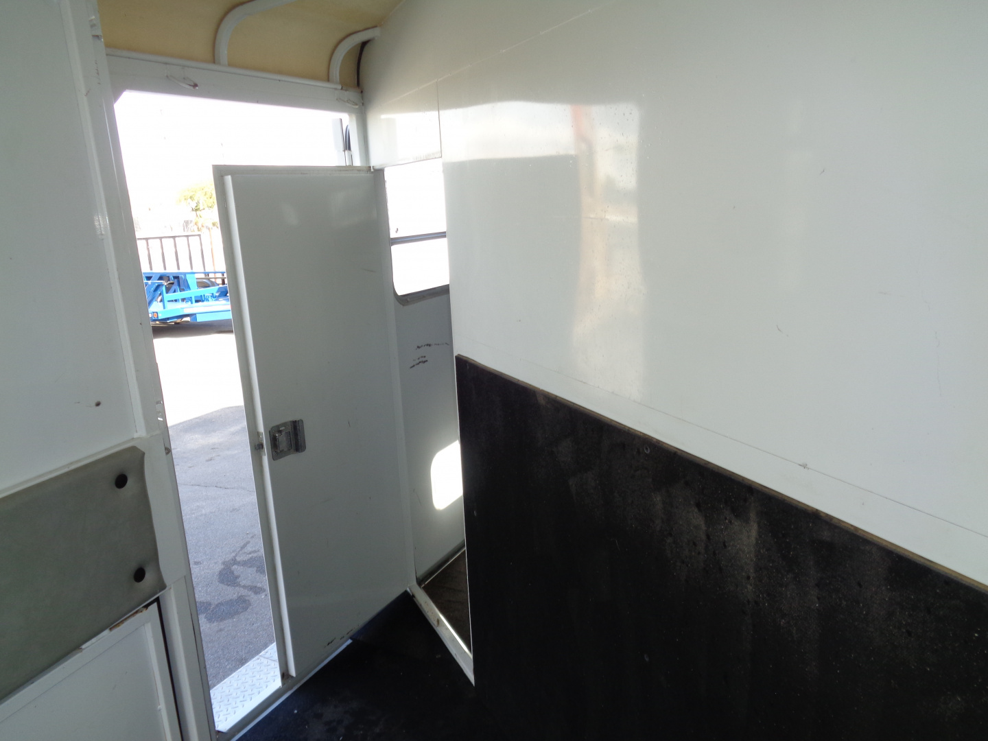 Used 2002 Circle J * Mirage 4H GN * 4 Horse Gooseneck Horse Trailer