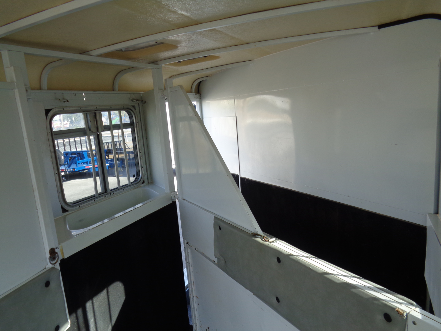 Used 2002 Circle J * Mirage 4H GN * 4 Horse Gooseneck Horse Trailer