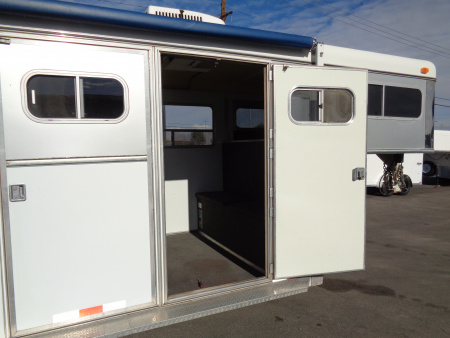 Used 2002 Circle J * Mirage 4H GN * 4 Horse Gooseneck Horse Trailer