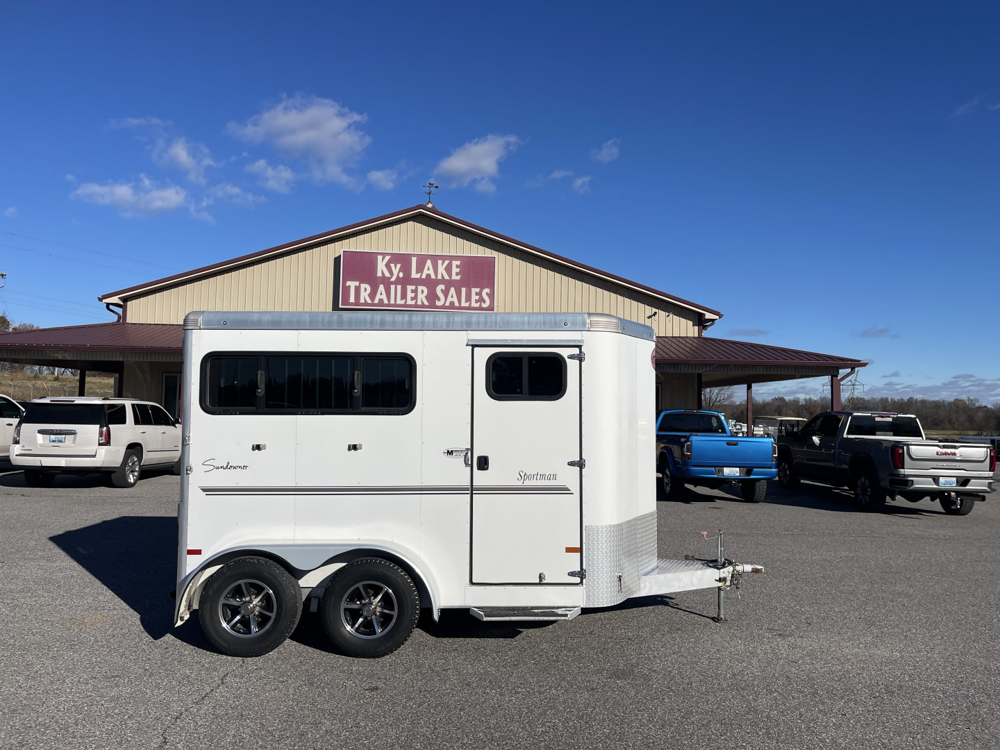 Used 2018 Sundowner 2 HR-BP SPORTMAN Horse Trailer