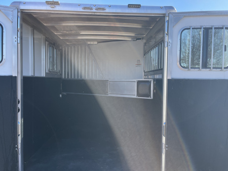 Used 2018 Sundowner 2 HR-BP SPORTMAN Horse Trailer