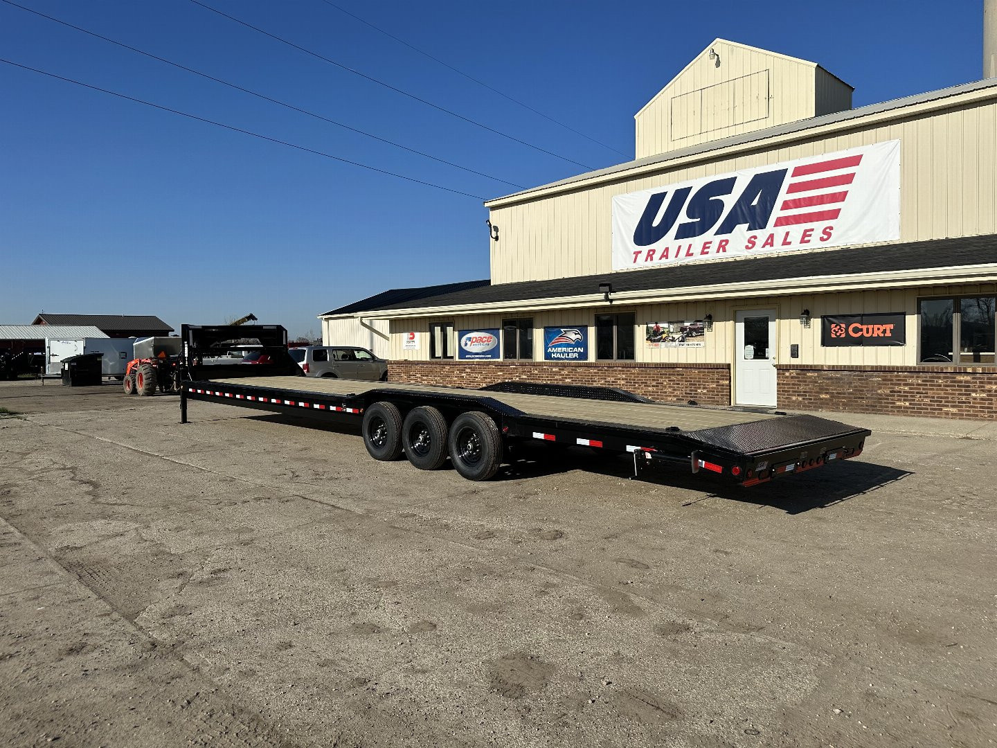 New 2026 Load Trail 102x40 Low-Pro w/Drive Over Fenders 21k Gooseneck Bodies