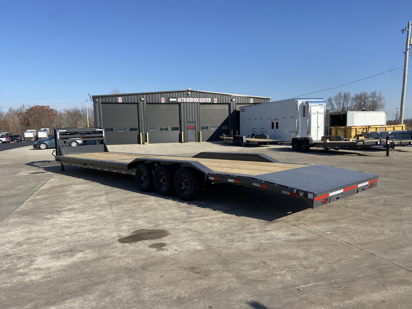New Lamar 21K Equipment Trailer 40'