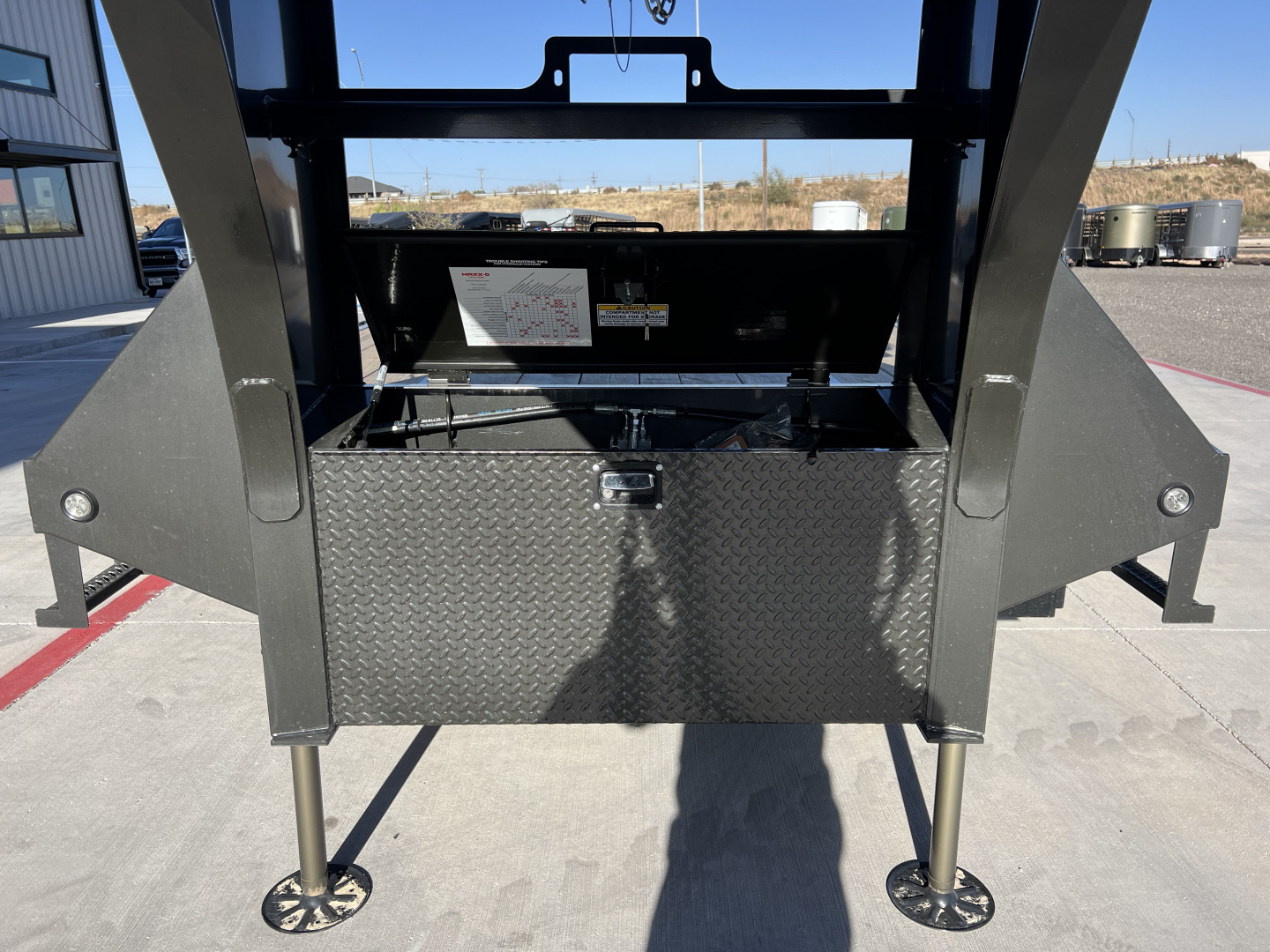 New 2026 102”x40’ MAXX-D GN Hydraulic Dovetail w/ Duals – YDX