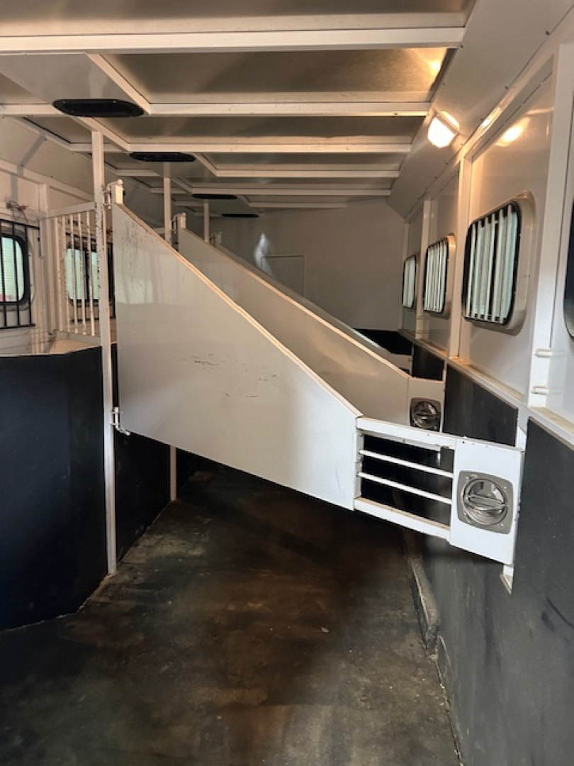 Used 2010 Trails West 8x13 LQ 4 Horse Classic