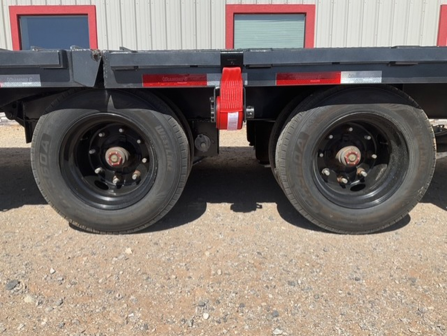 New 2026 Diamond C 102"x40' Engineered Beam FMAX216 w/ Hyd. Dovetail - 40K Pacesetter Edition