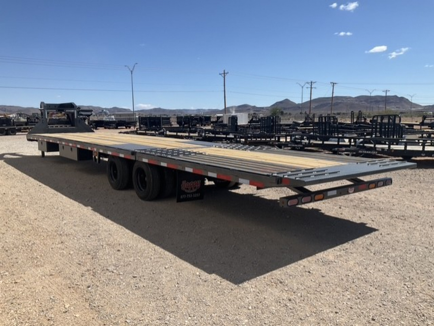 New 2026 Diamond C 102"x40' Engineered Beam FMAX216 w/ Hyd. Dovetail - 40K Pacesetter Edition