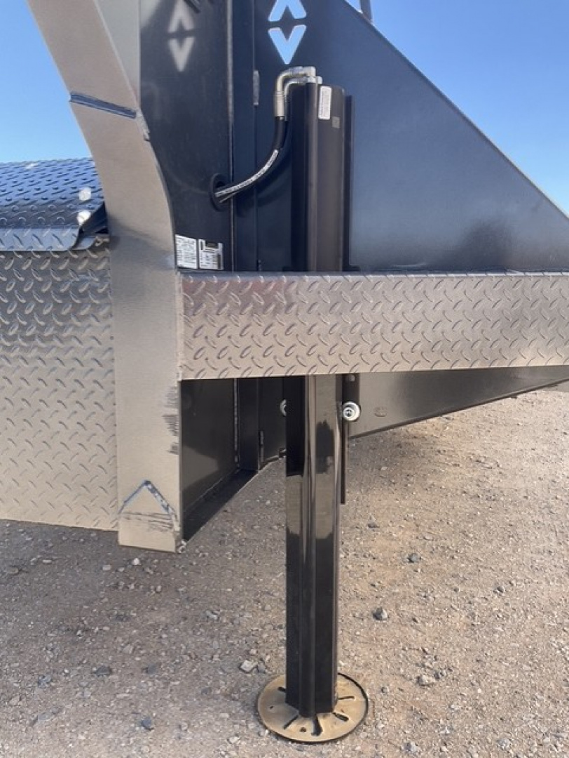 New 2026 Diamond C 102"x40' Engineered Beam FMAX216 w/ Hyd. Dovetail - 40K Pacesetter Edition