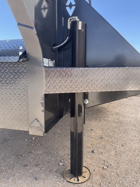 New 2026 Diamond C 102"x40' Engineered Beam FMAX216 w/ Hyd. Dovetail - 40K Pacesetter Edition