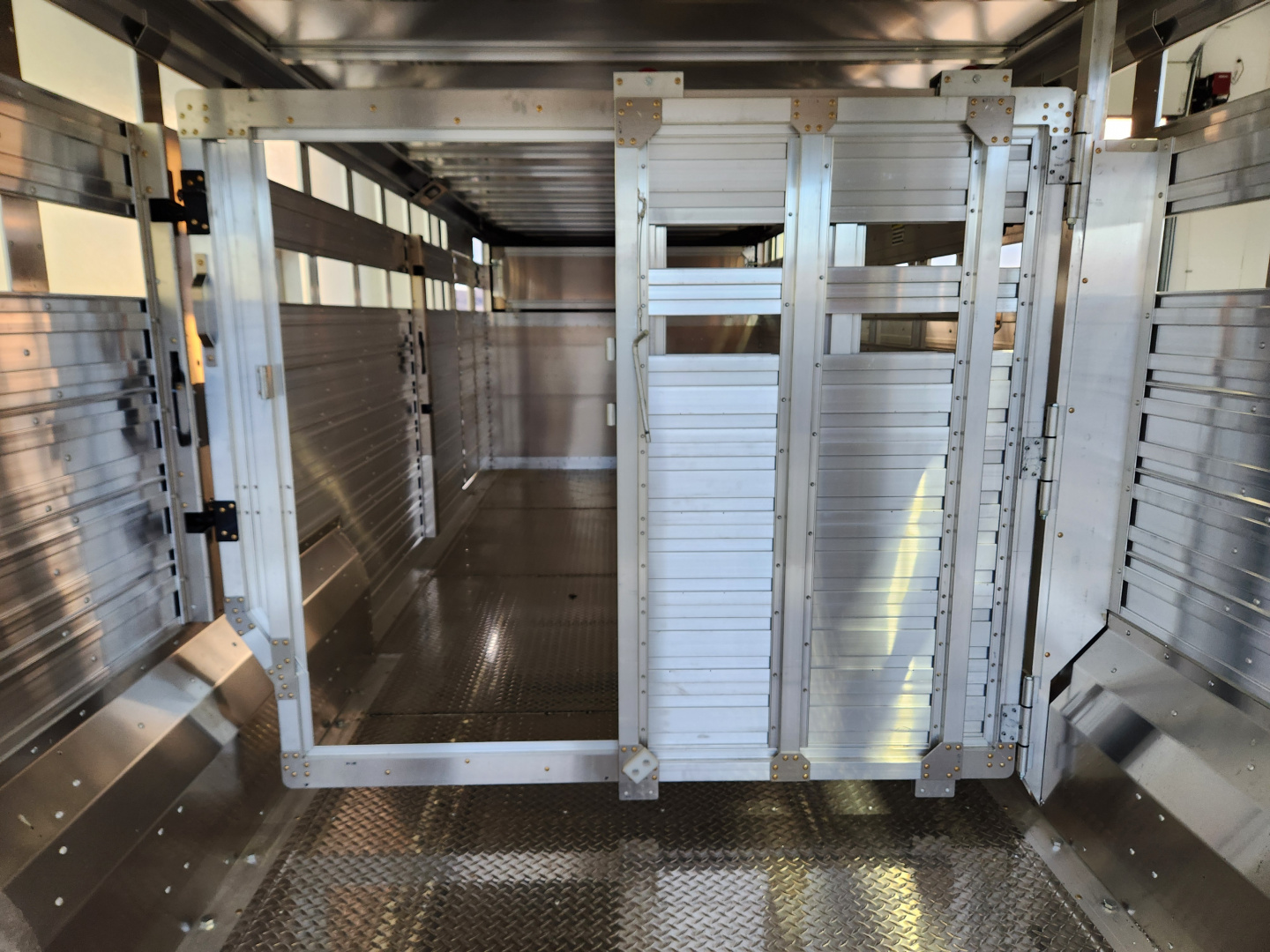 New 2026 Duralite 25' Gooseneck Stock Trailer 14K