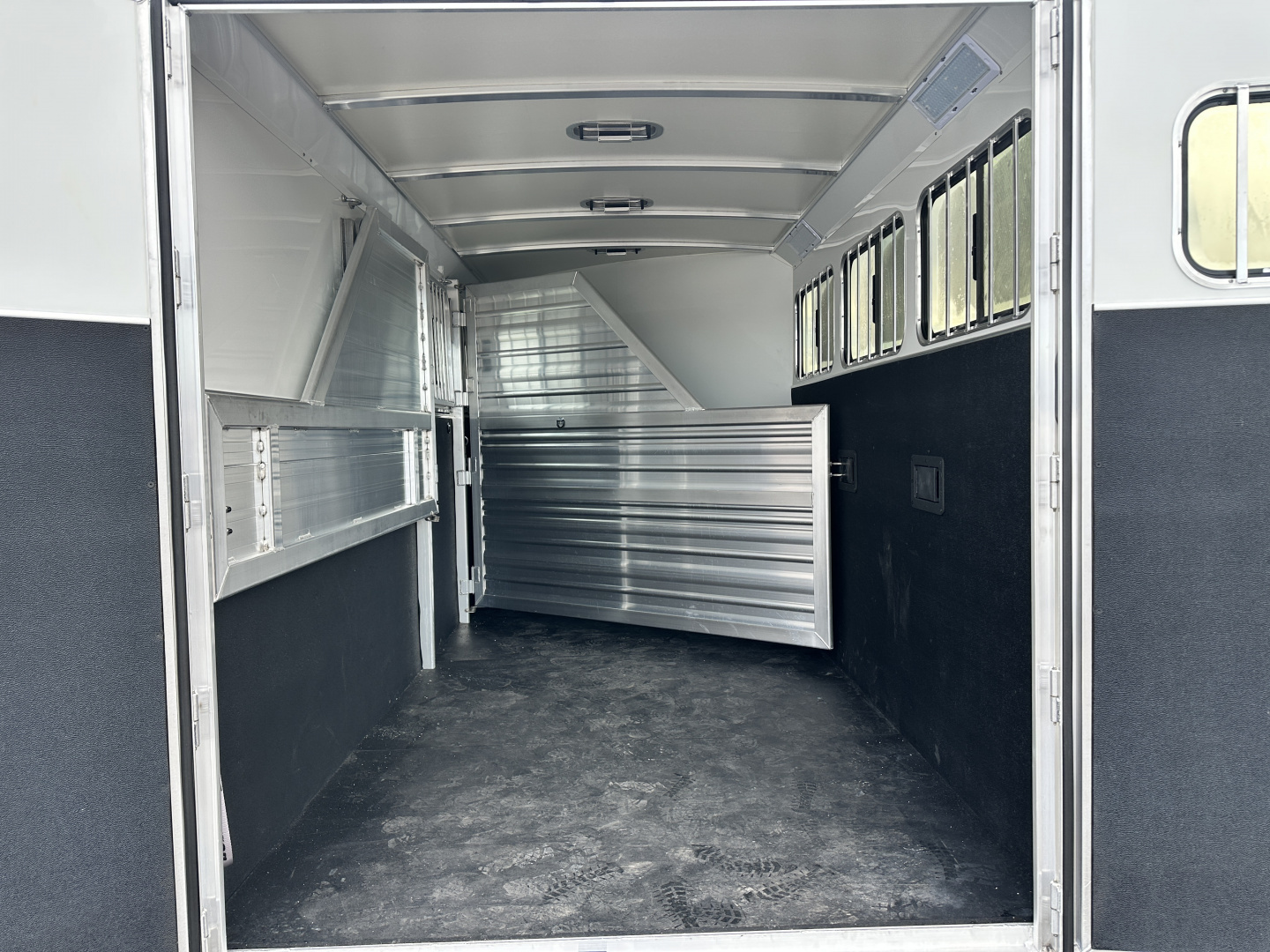 New 2026 Cimarron 3H Northstar R.T.G. GN Horse Trailer