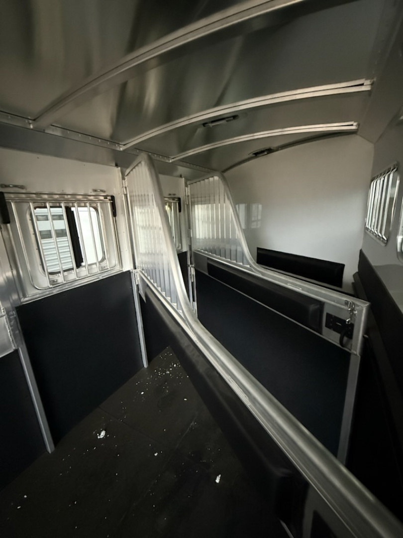 New 2026 4-Star Trailers 4H GN Horse Trailer