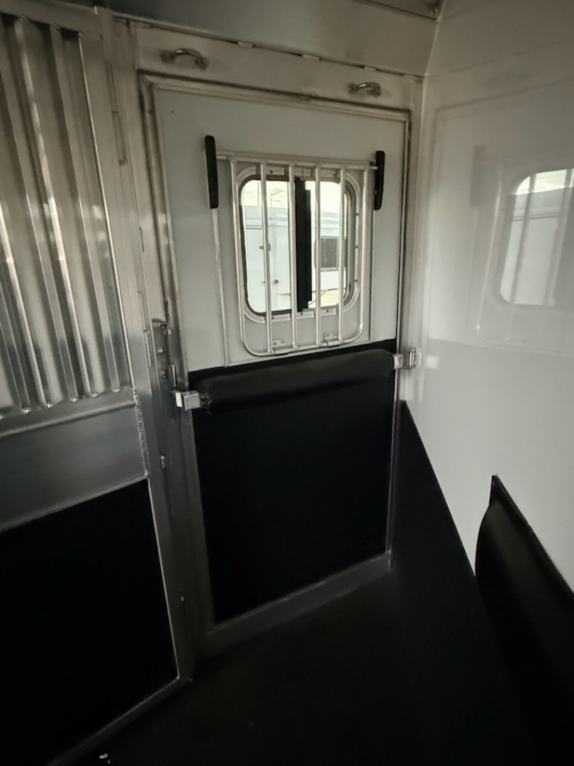 New 2026 4-Star Trailers 4H GN Horse Trailer