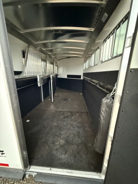 New 2026 4-Star Trailers 4H GN Horse Trailer