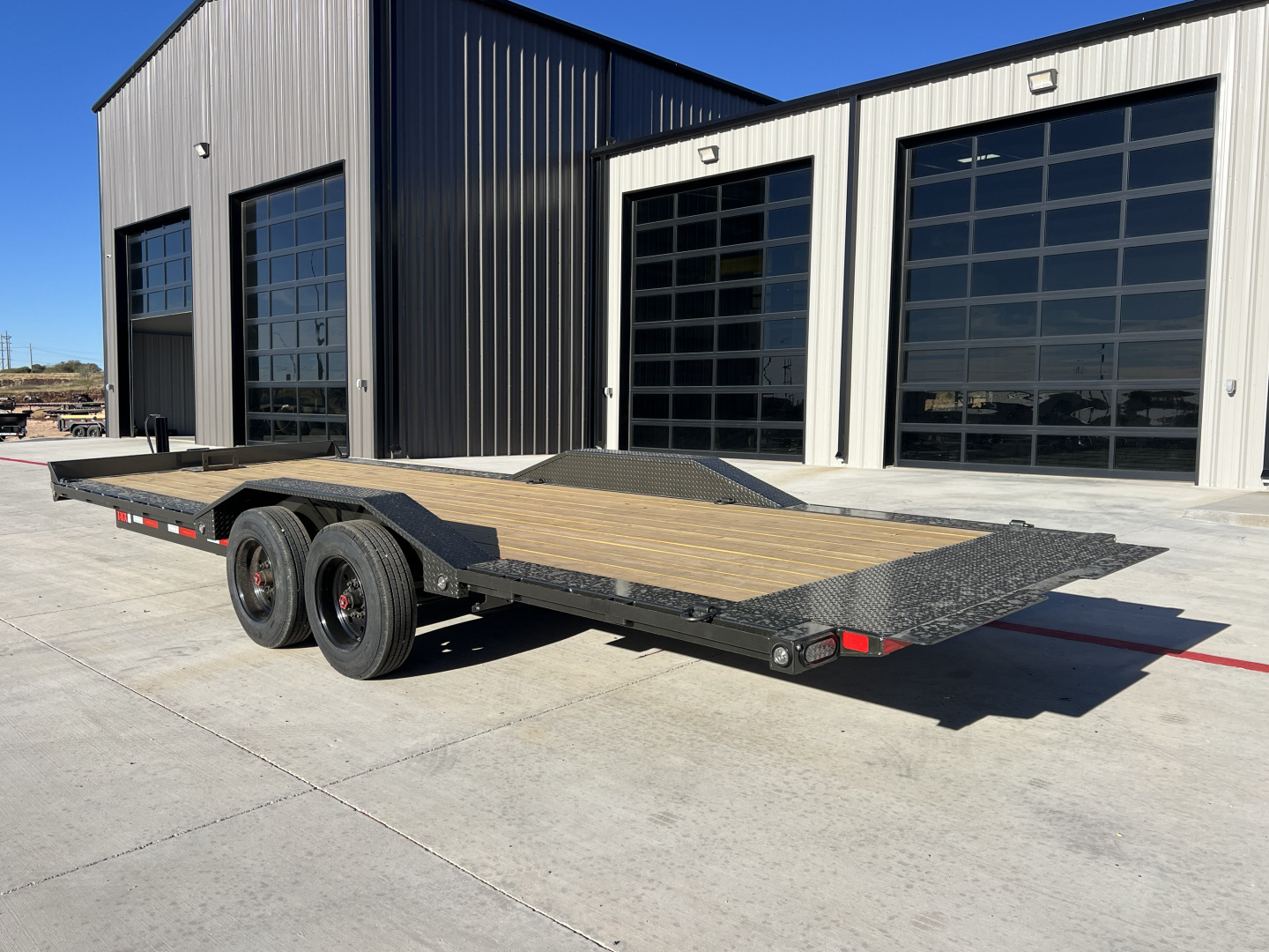 New 2026 MAXX-D 102”x24’ BP HD Channel Power Tilt – T8X