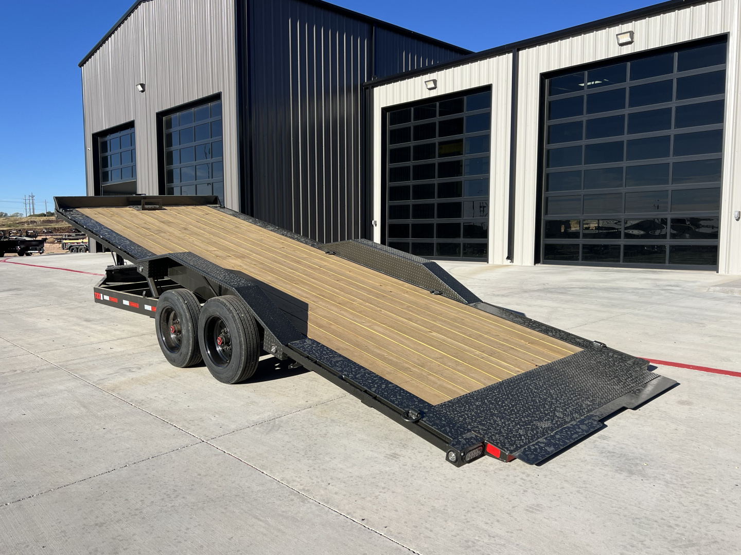 New 2026 MAXX-D 102”x24’ BP HD Channel Power Tilt – T8X