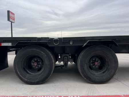 New 2026 MAXX-D 102”x32’ Gooseneck Hydraulic Dovetail Flatbed w/ Duals – YDX
