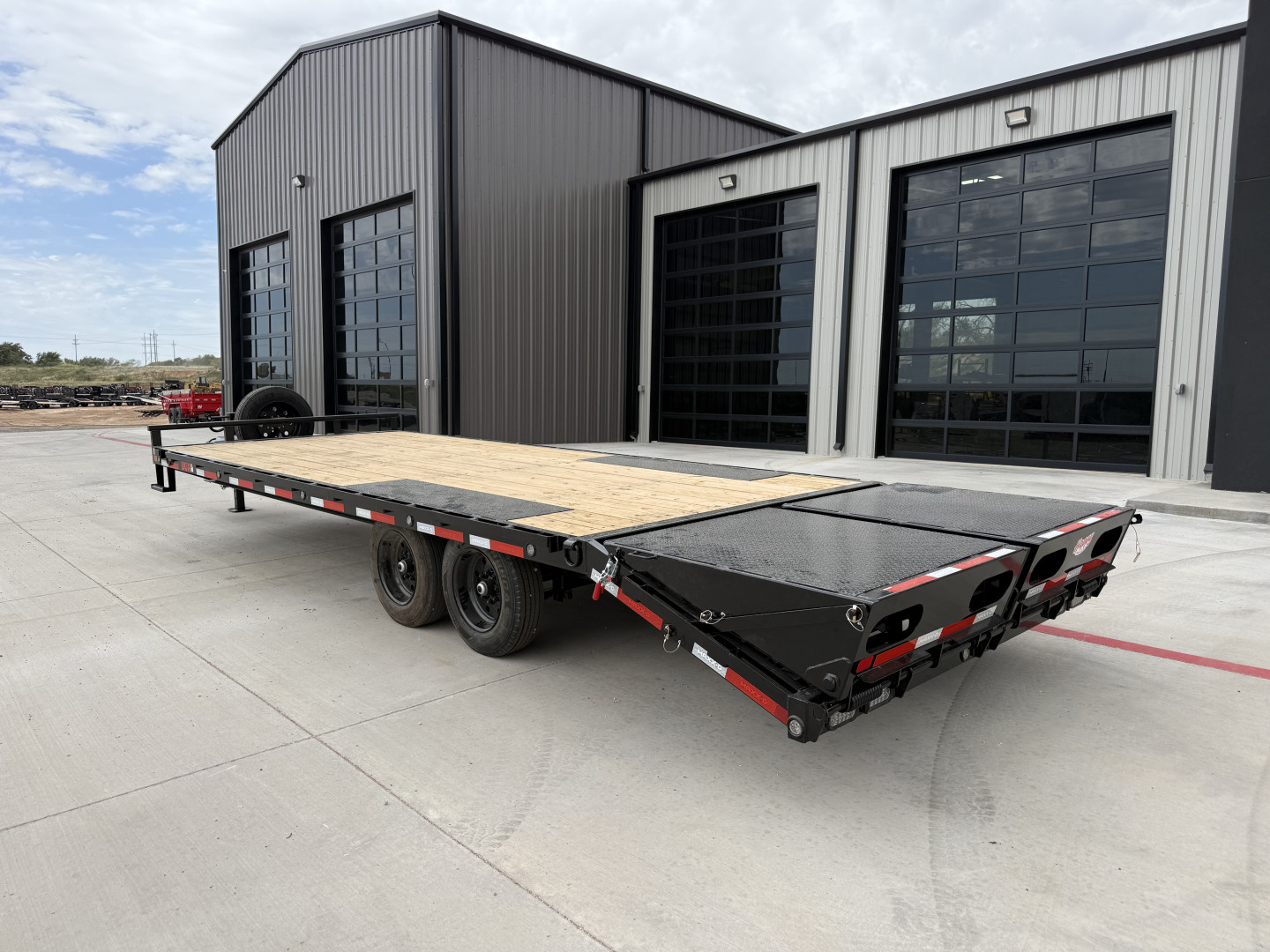 New 2026 MAXX-D 102”x24’ BP Deckover Flatbed – DOX