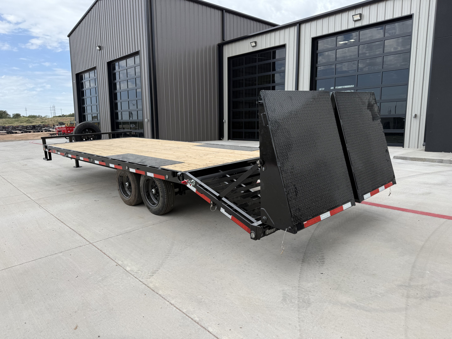 New 2026 MAXX-D 102”x24’ BP Deckover Flatbed – DOX