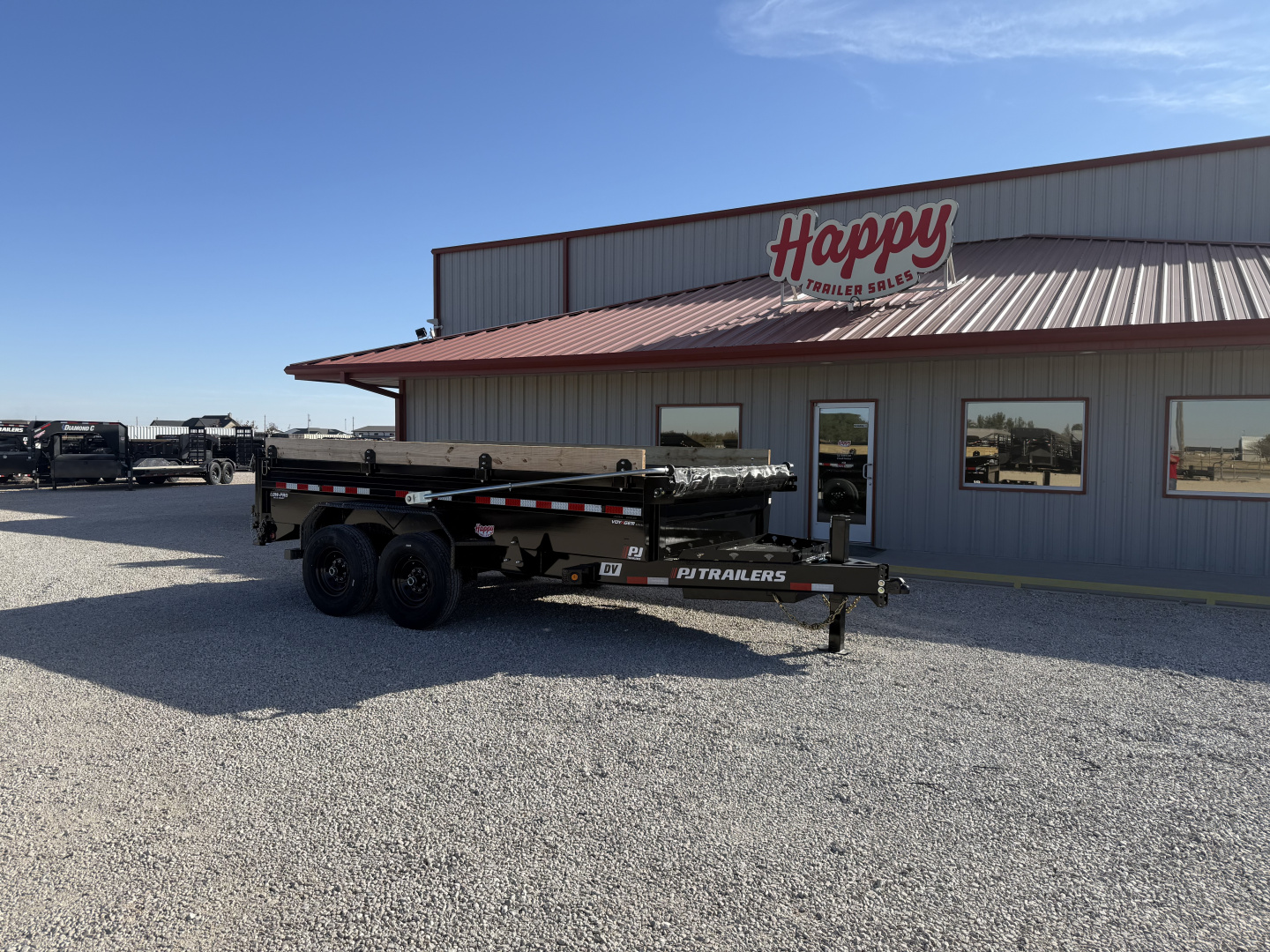 New 2026 PJ 83"x14' BP Tandem Axle Low Pro Dump w/ 24" Sides – DV
